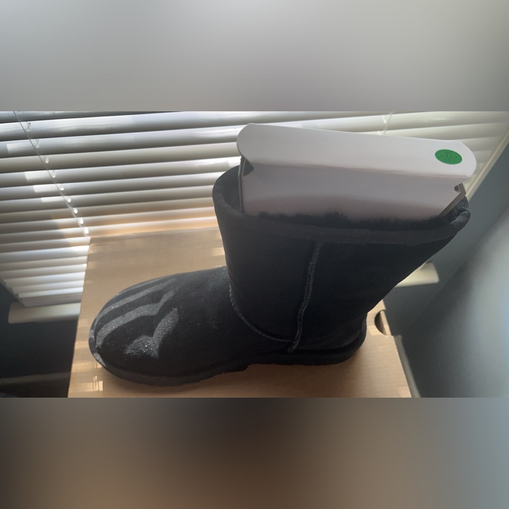 W Classic Short II Black Uggs